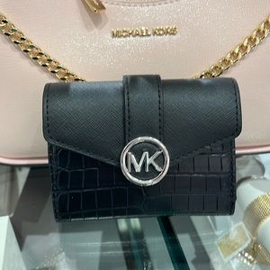 MICHAEL KORS CARMEN MEDIUM LOGO AND FAUX LEATHER WALLET BLACK 
NWT